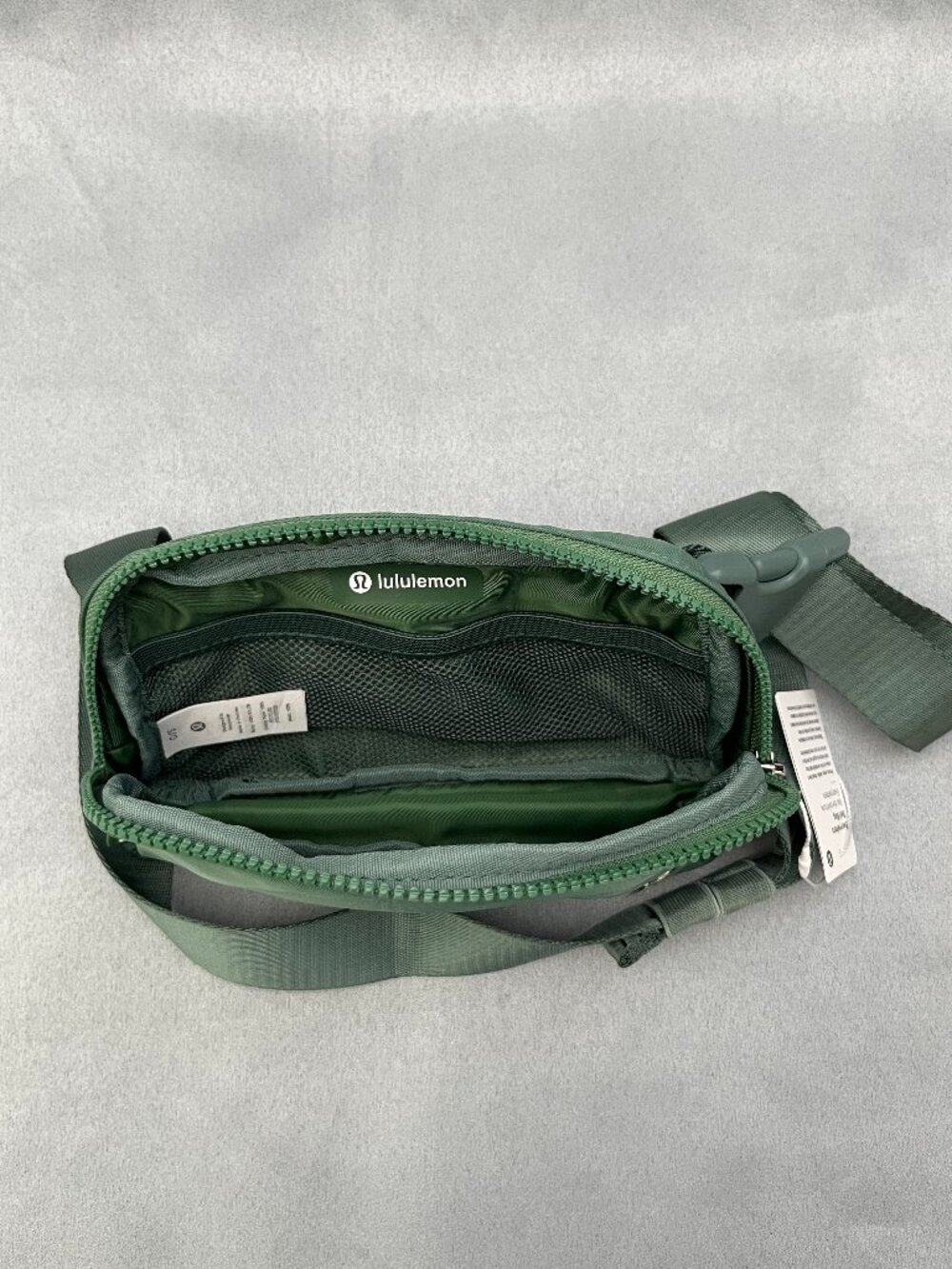 Lululemon Crossbody Belt Bag Green - NEW 1L Everywhere Designed for True Freedom - Picture 2 of 6